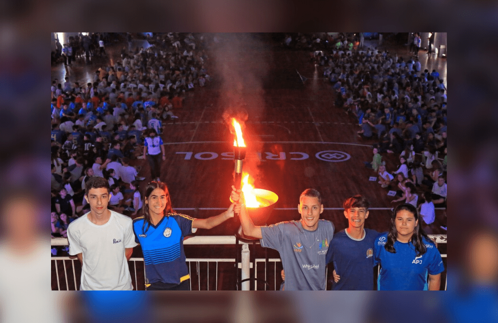 Foto Tocha e desfile alunos: créditos SECOM Jlle